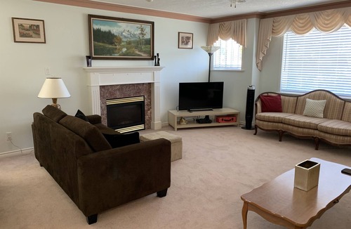 Saanich East Apartment | #105 Gordon Head Rd - 3 Bed Upper Gorgeous Suite