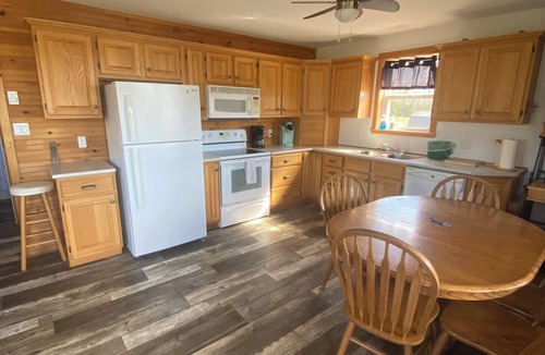 Souris Cottage | 112 waterfront cottage close to beaches w/hot tub