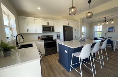Anglo Rustico Cottage | 12% off July dates- Only a 5 Minute Walk From Beautiful North Shore Beach