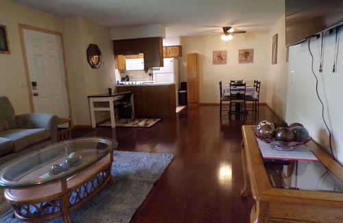 West Central House | 2-bed-CENTRAL location, 1 sm pet ok, WiFi-Long Term A +