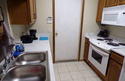 West Central House | 2-bed-CENTRAL location, 1 sm pet ok, WiFi-Long Term A +