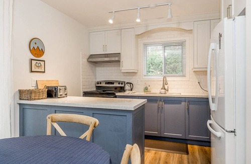 Lafontaine House | 2 Bedrm Cottage-Beach Access-Great for Families