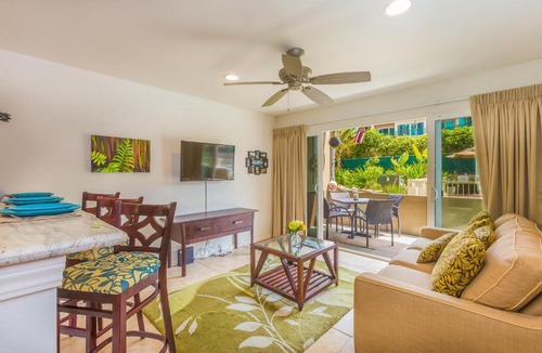 Wailua House | 2 Bedroom Kapaa Condo with Pool and AC 115
