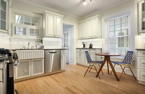 Wall House | 2 Blocks from the Beach with Pool