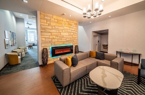 Kutzky Park Hotel | 2 Comfortable Accommodation! Kitchen, Pet-Friendly, Indoor Pool, Free Breakfast!