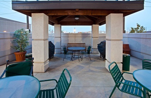 Downtown Indianapolis Condo | 2 Double Beds 1-BR Suite | Free Breakfast Indy