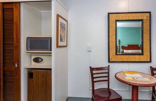 Ala Moana House | 2 Studio Two Doubles with Kitchenette Rooms at Pagoda Hotel