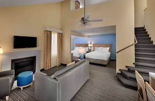 Sharonville House | 2 Units Close to Gorman Park! Pool, FREE Breakfast, FREE Parking, Full Kitchen!