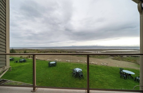 Regional District of Nanaimo Condo | #218 Upper Beach View Suite at Shorewater Resort, Qualicum Beach