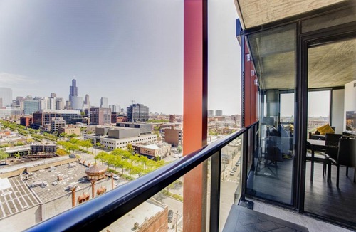 West Loop Apartment | 2BR Designer Loft Modern Luxe in City Center