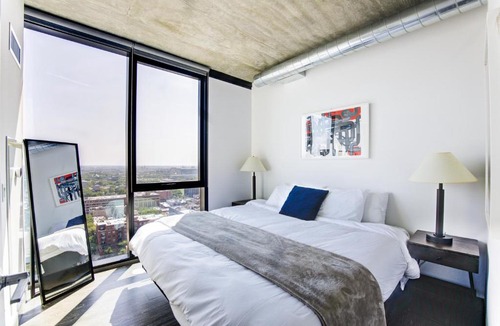 West Loop Apartment | 2BR Designer Loft Modern Luxe in City Center