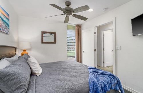 Wailua House | 2Br Kauai Kailani Condo, Pool, walk to Ocean & Shops, AC KK117
