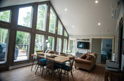 Park Corner Cottage | 3 bdrm executive cottage with private beach access