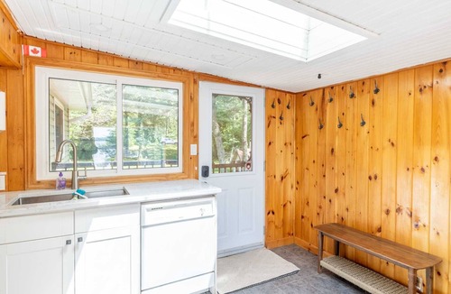 Gravenhurst House | 3 BDRM on Sparrow Lake w Hot Tub & Private Beach!