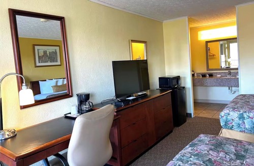 Logan Hotel | 3 Units | Logan Retreat | Hocking Hills Trails | Explore Waterfalls & Caves