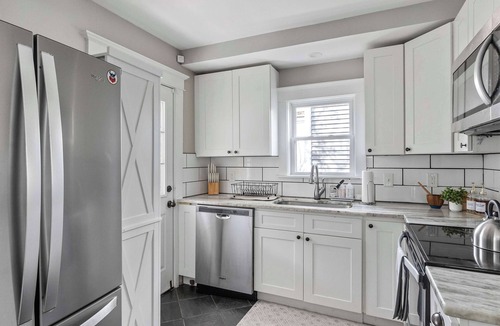 Cincinnati House | 3BR | Bunk Beds | Fireplace | Sleeps 8