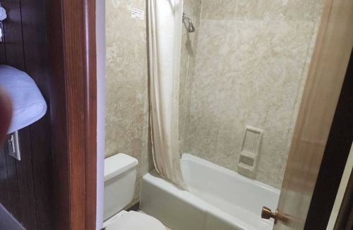 Quinter Hotel | 4 Affordable Comfortable Rooms Perfect for Road Trips Enthusiasts Along Quinter