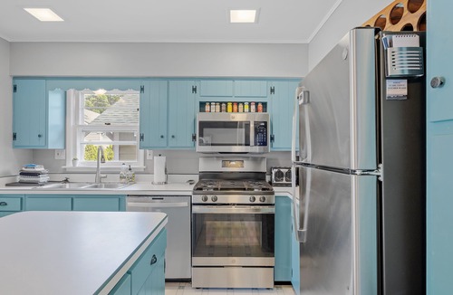 South Haven House | 4-Bed Cape Cod Steps Away from Kids' Corner, South Beach, & Downtown South Haven