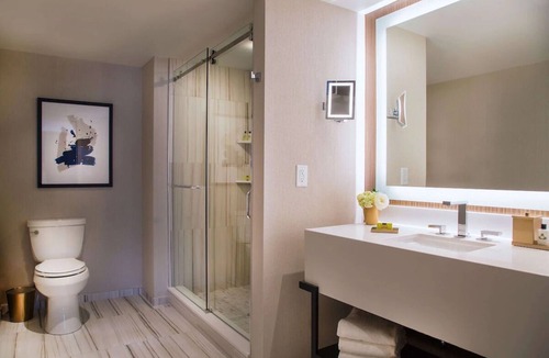 Bloor-Yorkville Hotel | 4 Comfortable Rooms w/City & Park Views – Central to Museums & Subway