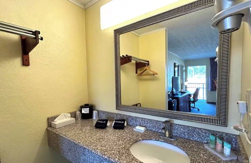 Logan Hotel | 4 Units | Logan Stay | Hocking Hills Trails | Waterfall & Cave Exploration