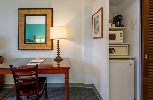 Ala Moana House | 4 x Studio Two Doubles with Kitchenette Room at Pagoda Hotel