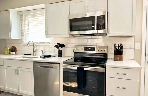 Westfield House | 4BD 2BA Ranch on Catherine Westfield Fenced Yard