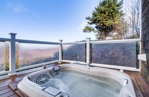 Moclips House | 4BR/4BA Beachfront Retreat with Hot Tub and Sauna