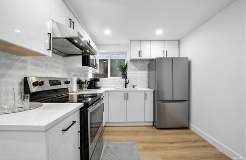 Sunset House | 5 Bedroom 2 Bathroom | 10 min Airport | 20 min Downtown