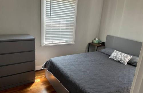 Middletown House | 5 Minute Call
