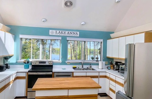 Bumpass House | 5BR Lakefront| Private Dock | Fire Pit| Kayaks