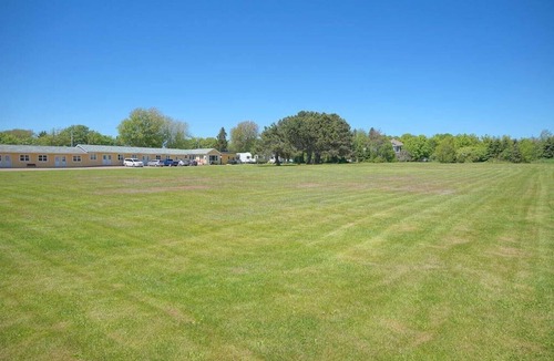 Summerside Apartment | (7) Private Double Suite at Green Acres Summerside