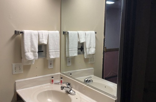 Marshfield Hotel | 7 Star Inn