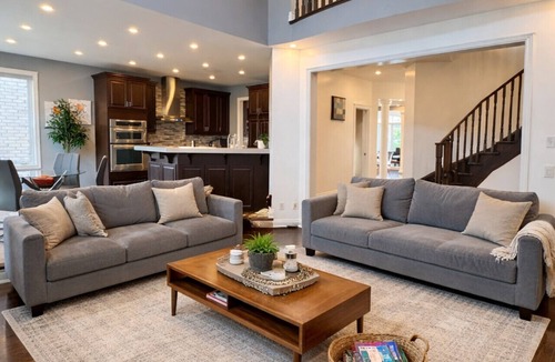 Brampton House | 8 Bedrooms · THREE Kitchens · 20-ft Great Room · Game Room · Pearson ~15 Min