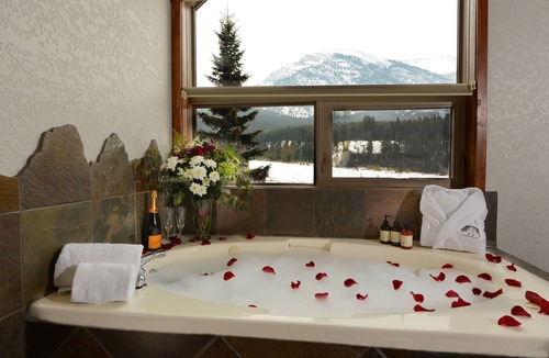 Eagle Terrace Hotel | A Bear and Bison Inn