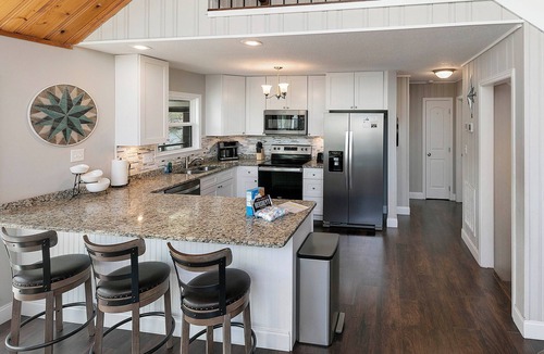 Jacksboro House | A Shore Thing - no steps to dock! Hot tub, fire pit ~ Sleeps 22 ~