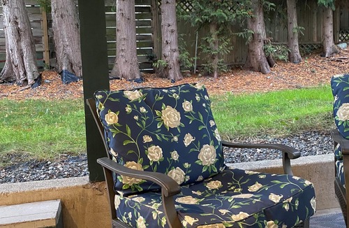 Regional District of Nanaimo Apartment | A spacious private lower level escape near lakes, trails and ocean views.