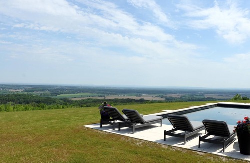 Creemore House | Absolutely Stunning Country Home in Creemore! Modern Elegance! Pool! Views!