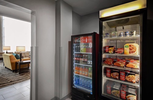 Holland Apartment | Accessible King Studio w/Pool & Breakfast