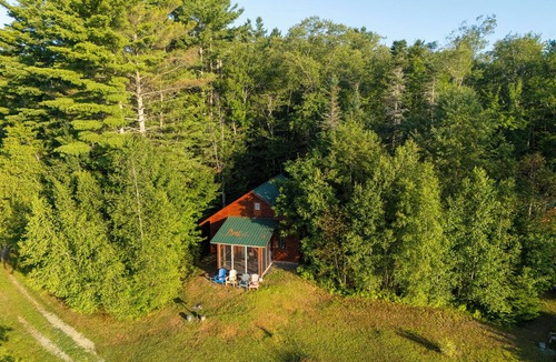 Ripton Cabin | Adorable cabin with screened porch and private fire pit