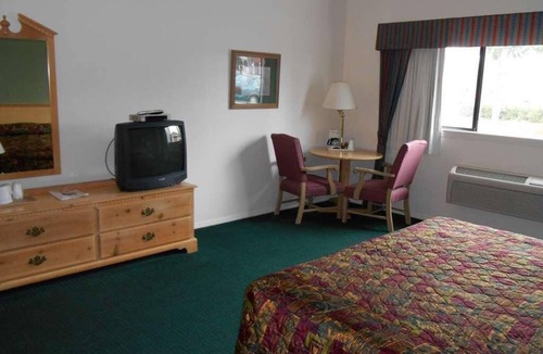 Enumclaw House | Affordability Meets Comfort at GuestHouse Enumclaw! Free Onsite Parking