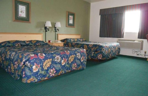 Enumclaw House | Affordability Meets Comfort in GuestHouse Enumclaw! 3 Great Units, Free Parking