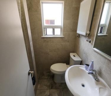 Mount Dennis House | Affordable Quiet Private Room - 10-min Walk to Subway