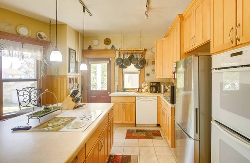 Algoma Cottage | Algoma Victorian - Steps to Lake Michigan!