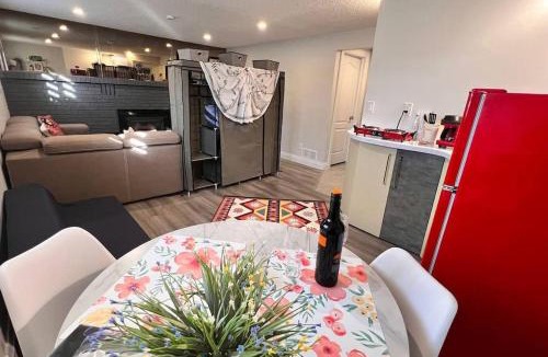 LaSalle House | Alluring Private Bachelor Unit