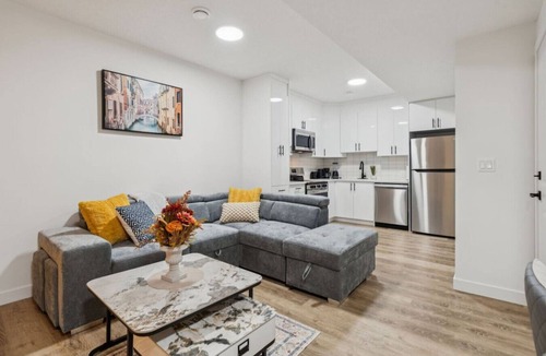 Southwest Calgary Condo | Alpine Grove 2bed Getaway- 15 Mins to DT