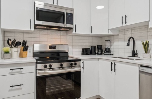 Southwest Calgary Condo | Alpine Grove 2bed Getaway- 15 Mins to DT