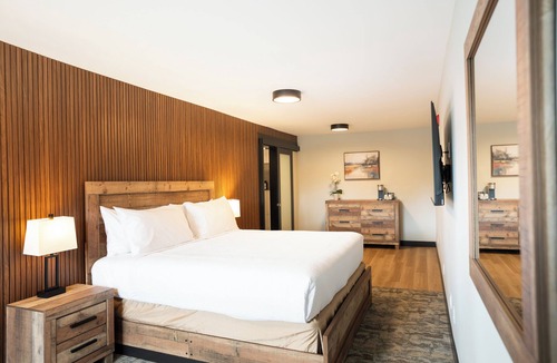 South Clearbrook Hotel | Alpine Inn