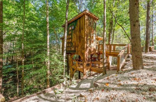 Rogers Other | Amazonia- Pet Friendly, Firepit, Outdoor Shower