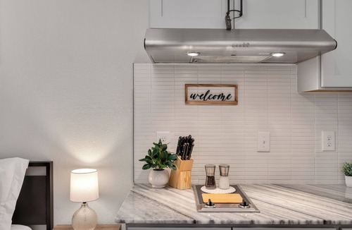 Northeast Raleigh Apartment | An Upscale Midtown Studio w/Private Balcony
