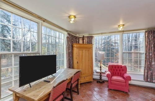 University Area Apartment | Anchorage Studio Bordering an Active Salmon Stream